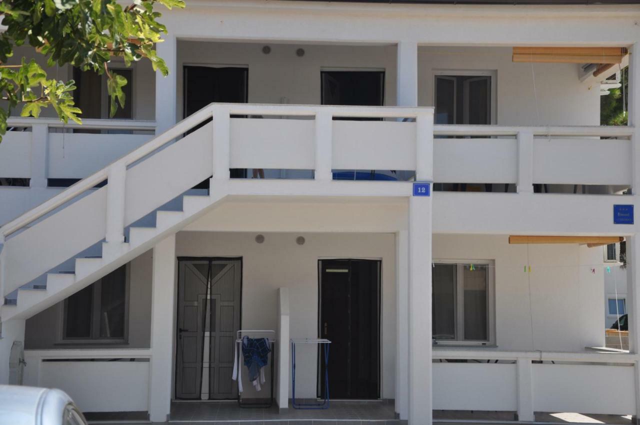 Apartments Istuk Vir Exterior photo