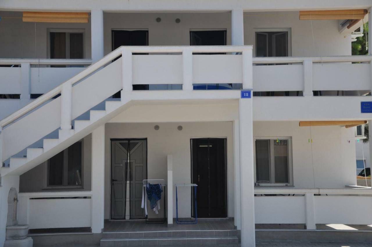 Apartments Istuk Vir Exterior photo